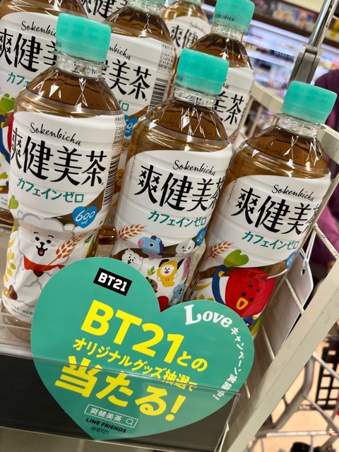 爽健美茶BT21店頭陳列